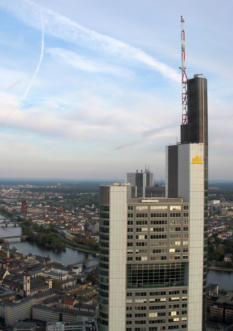 Ausblick vom Main Tower auf Frankfurt